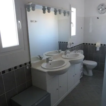 Chez Patrick Bed & Breakfast Roujan