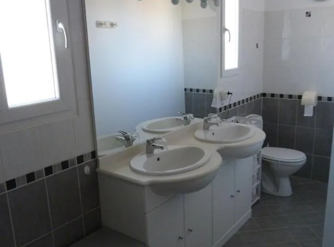 Chez Patrick Bed & Breakfast Roujan